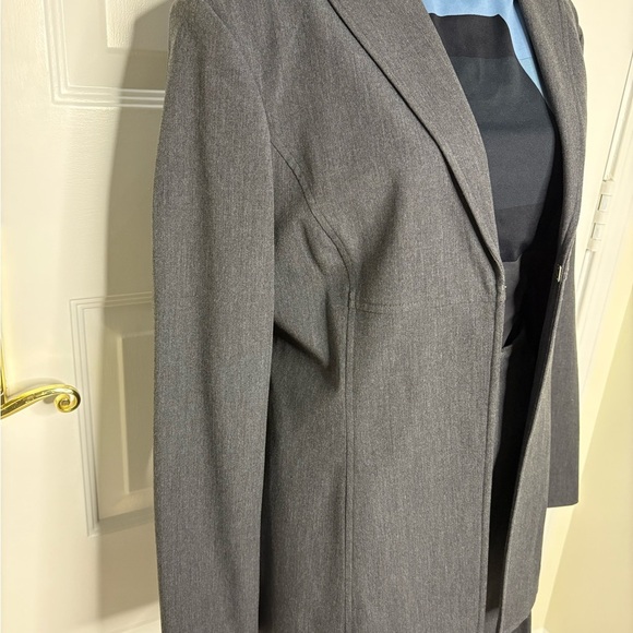 The Limited Gray 2 Piece Blazer & Slacks. EUC. Y2K. Size 8 - Picture 2 of 16